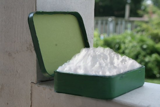 Tin of snow